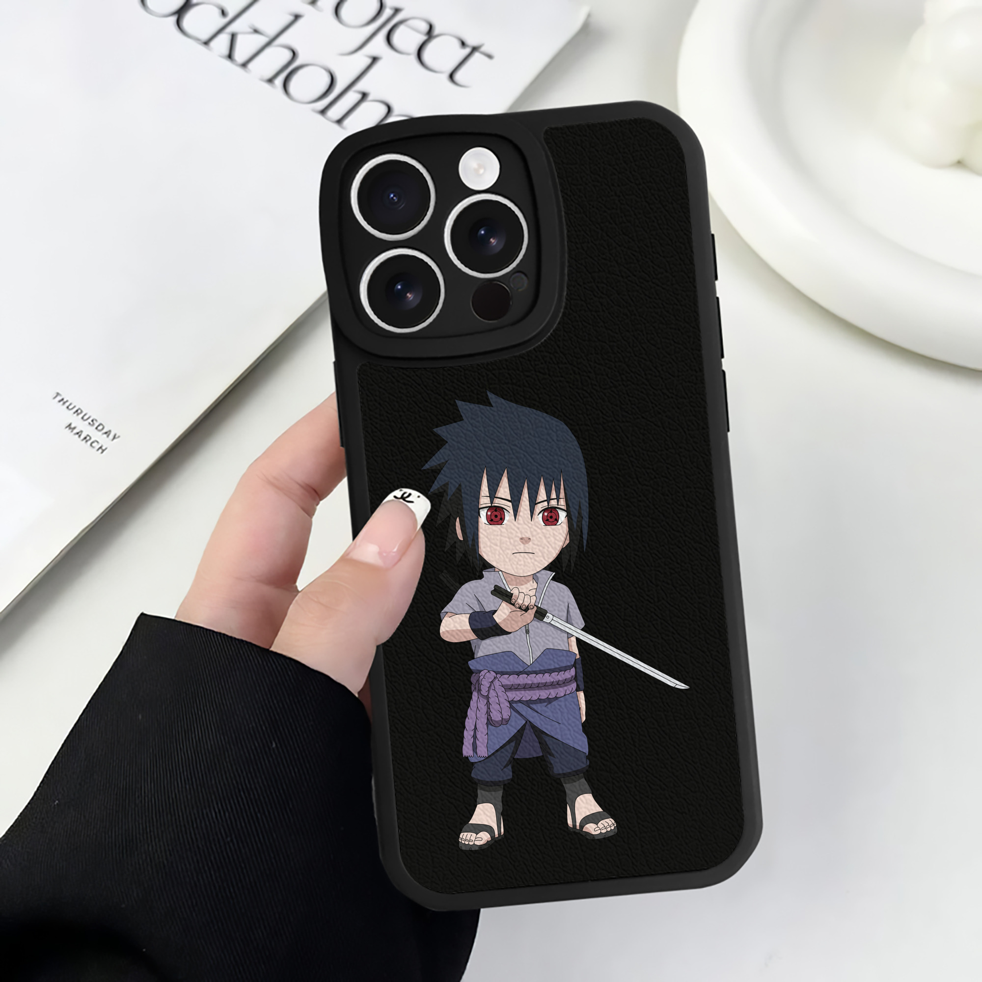 （画像用） NARUTO -ナルト- うちは サスケ Uchiha Sasuke 【iPhone 16シリーズ対応】シリコンスマホケース（レザー調） 材質：シリコン